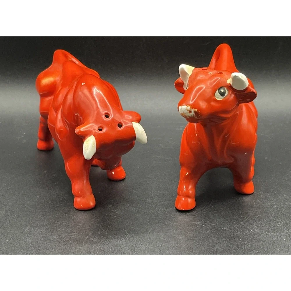 1960s Red Bulls Salt & Pepper Shakers Lego Japan Vtg MCM Ceramic‎ 3
